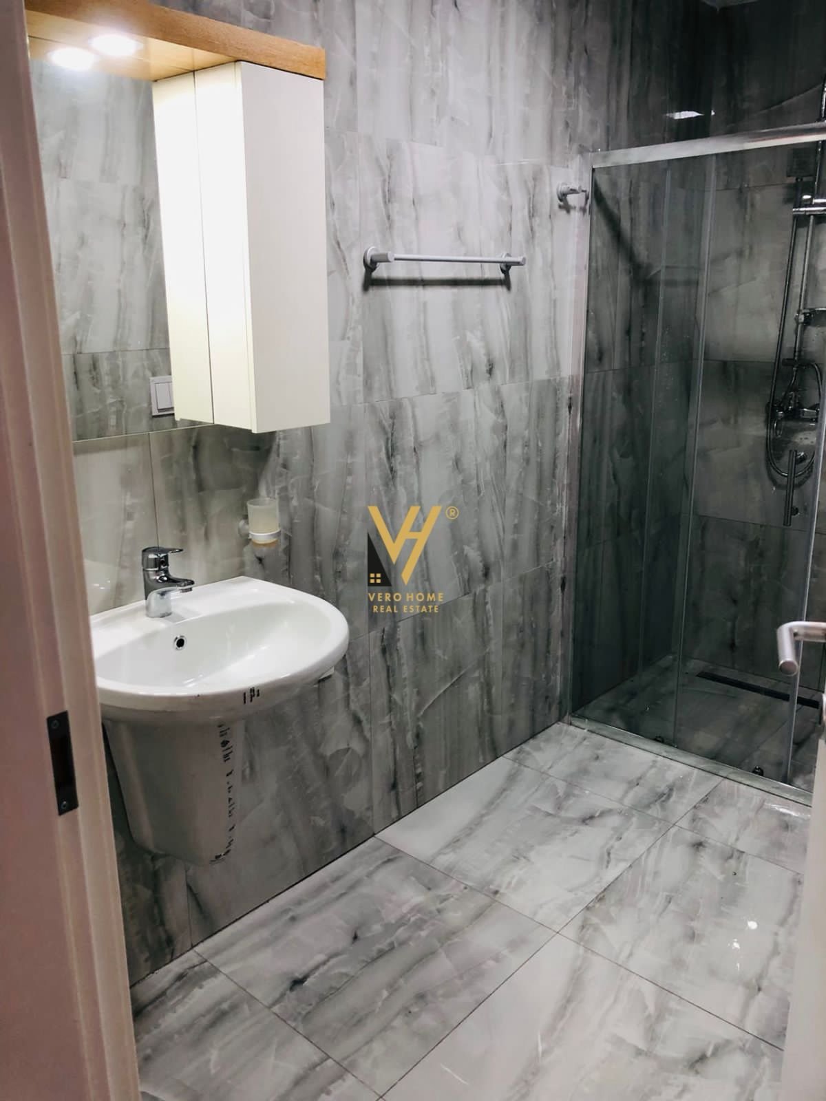 2+1+BLK ME QERA TE FIORI DI BOSKO 700 EURO