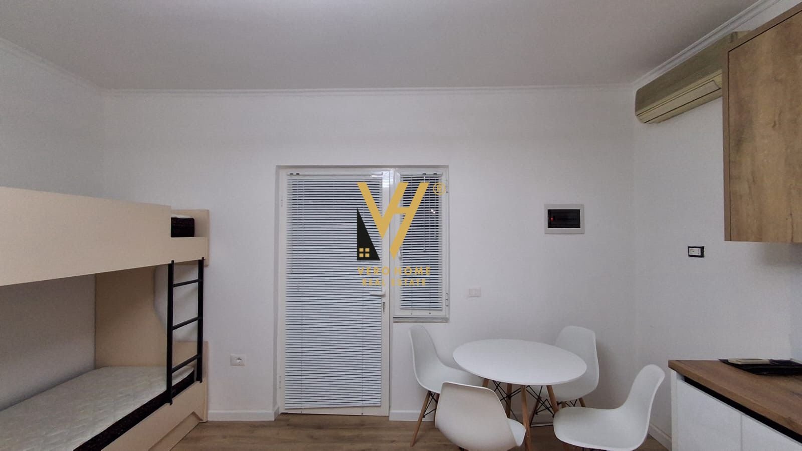 GARSONIERE 35 M2 ME QERA NE QENDER 50.000 LEKE