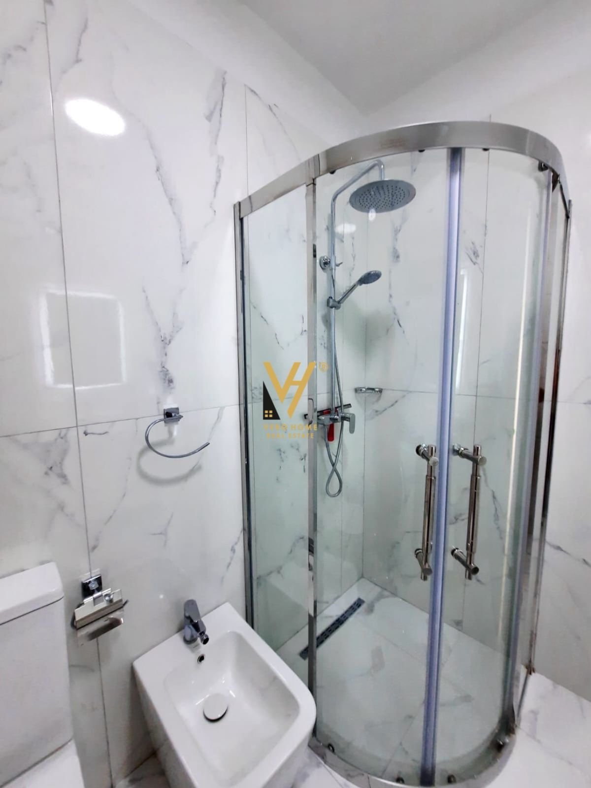 GARSONIERE ME QIRA NE DON BOSKO 45.000 LEKE