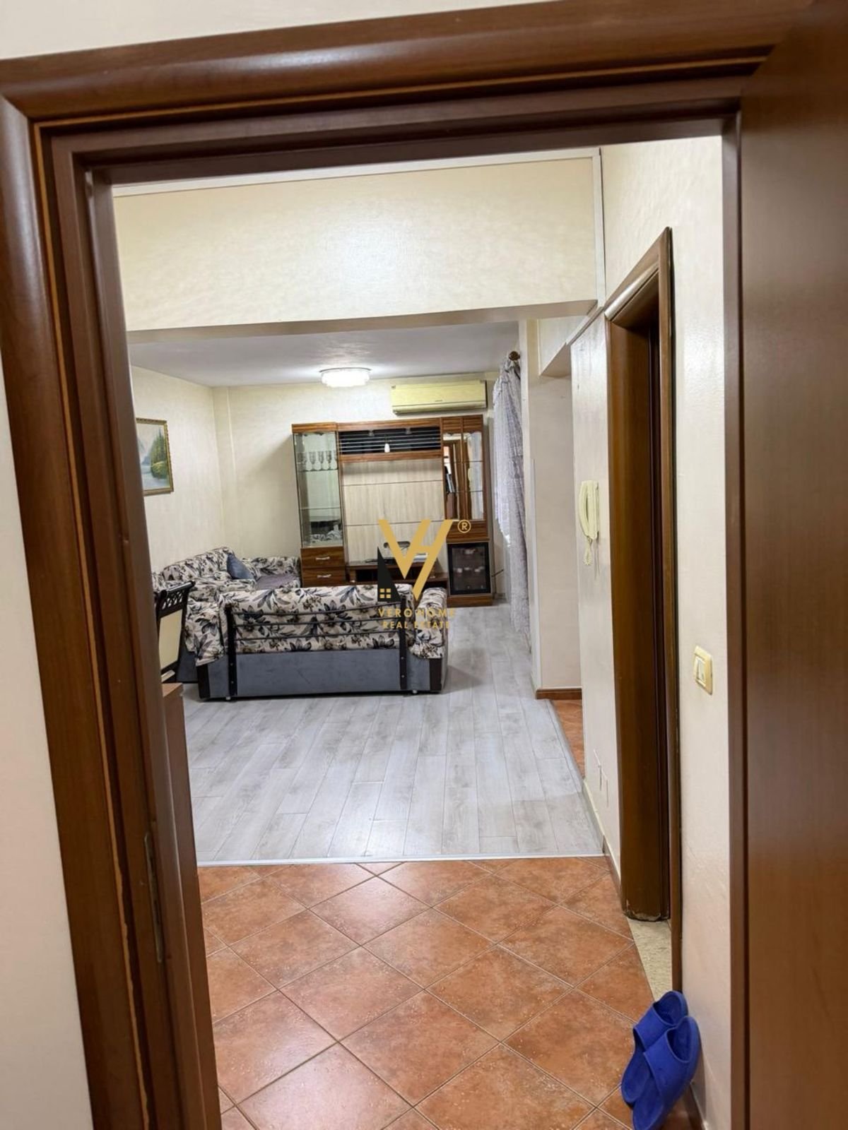 2+1 ME QIRA TE KTHESA E KAMZES 500 EURO