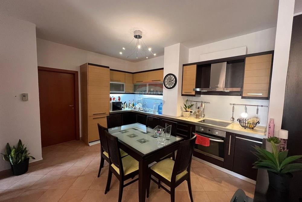 SHITET APARTAMENT 2+1 TE KOMUNA E PARISIT