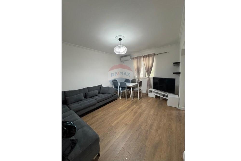 Shitet Apartament 2+1 tek Oxhaku