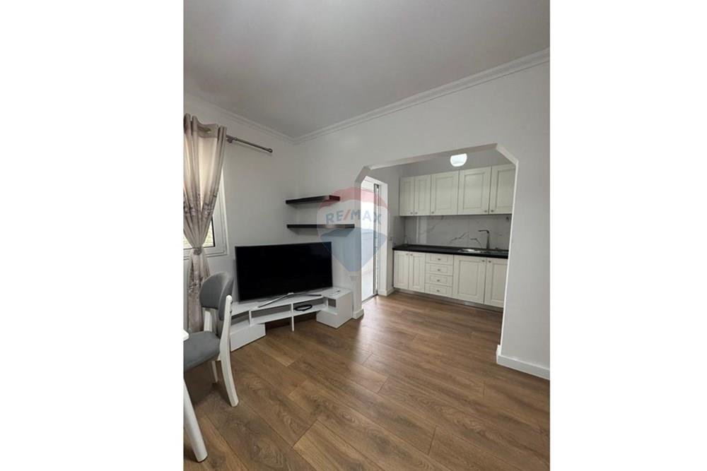 Shitet Apartament 2+1 tek Oxhaku