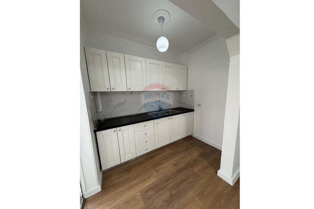 Shitet Apartament 2+1 tek Oxhaku