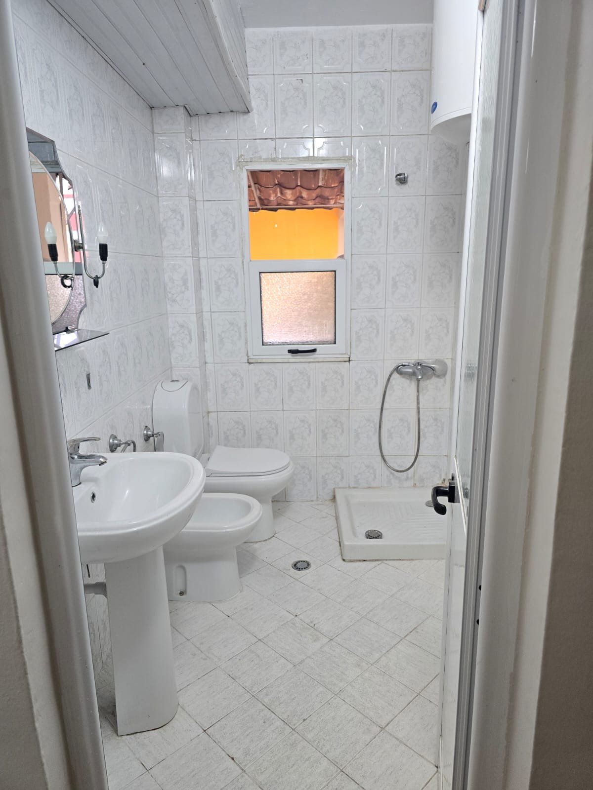 Jepet me Qira Apartament 1+1 – Afër UET !!!