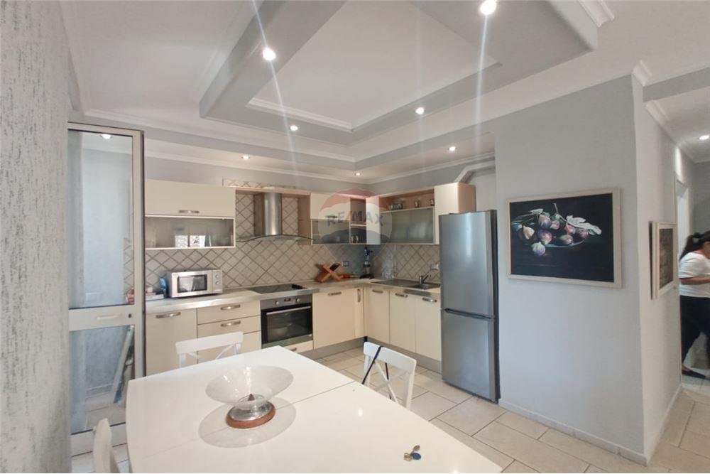 Apartament 2+1 me qira, prane me ”Gjuhet e Huaj