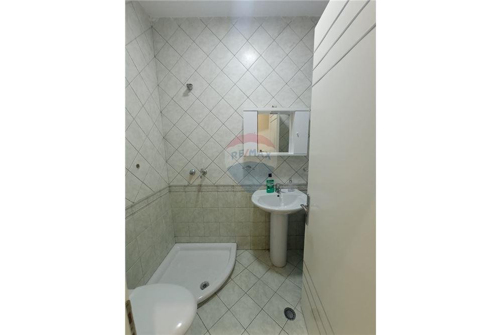 Apartament 2+1 me qira, prane me ”Gjuhet e Huaj
