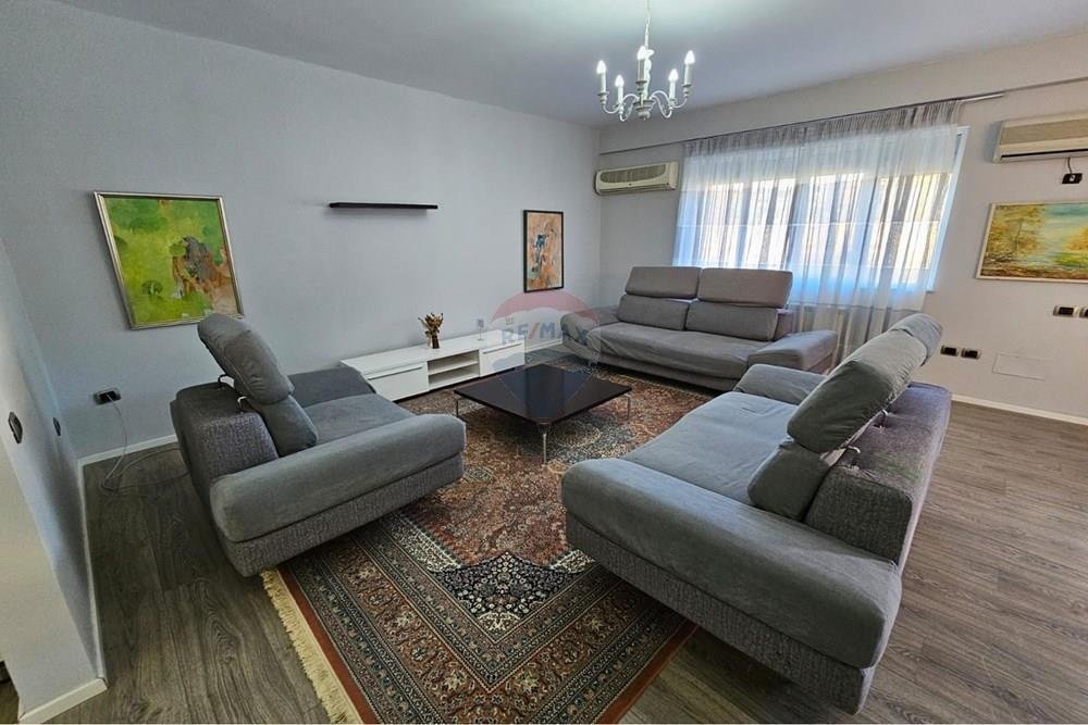 Jepet me qera Apartament 3+1+2 tek Garda