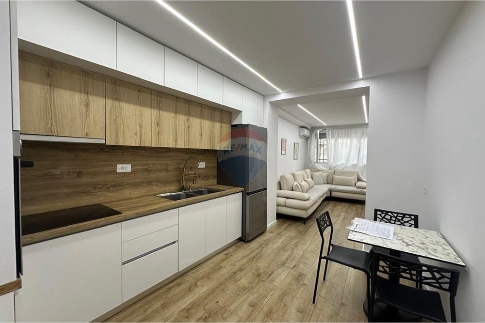 Apartament 1+1 me qira në zonën 21 Dhjetorit