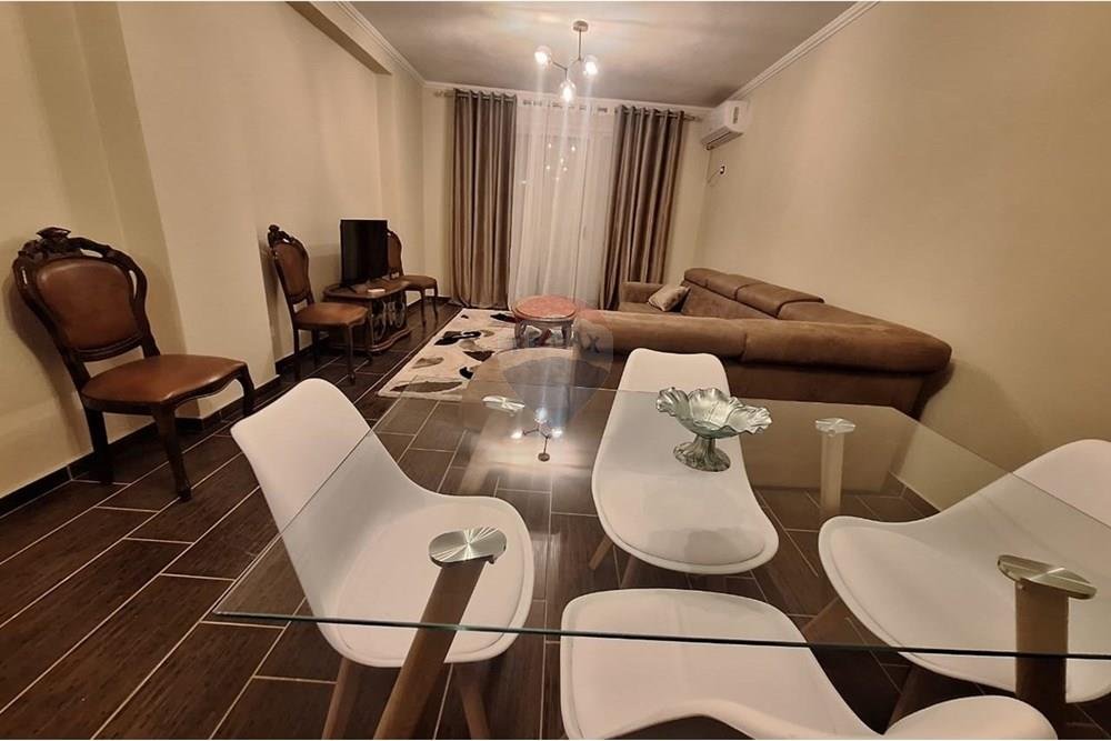 Jepet apartament per qira 2+1+2+verande +ballkon n