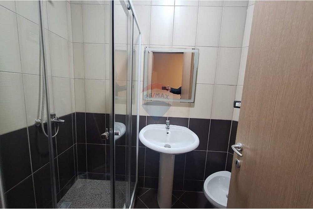 Jepet apartament per qira 2+1+2+verande +ballkon n