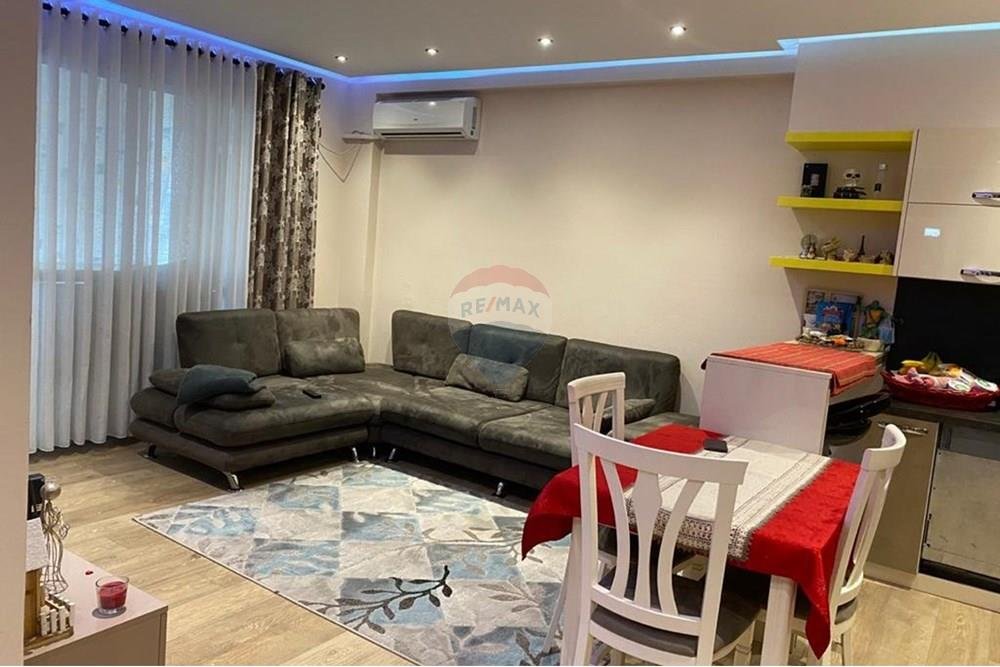 Apartament me qira 2+1 ne Yzberisht prane Pallatev