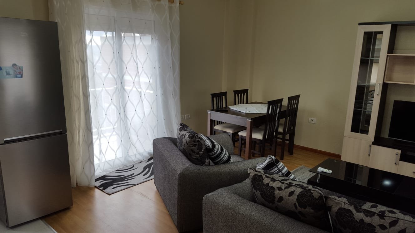 Jepet Apartament 2+1 me Qira në Fresk !