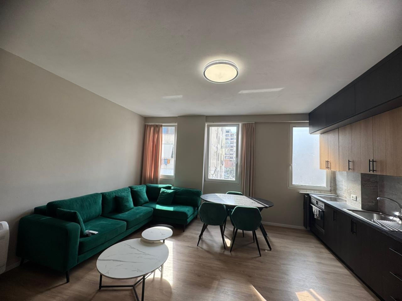 Jepet Apartament me Qira 1+1 në Astir!