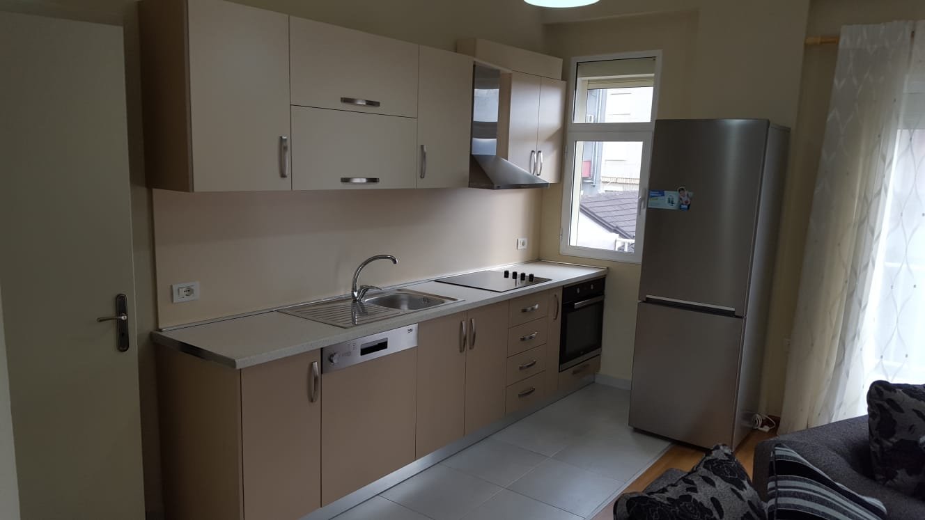 Jepet Apartament 2+1 me Qira në Fresk !