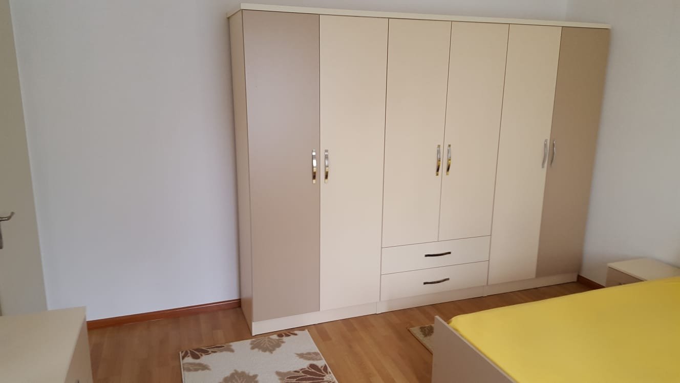 Jepet Apartament 2+1 me Qira në Fresk !