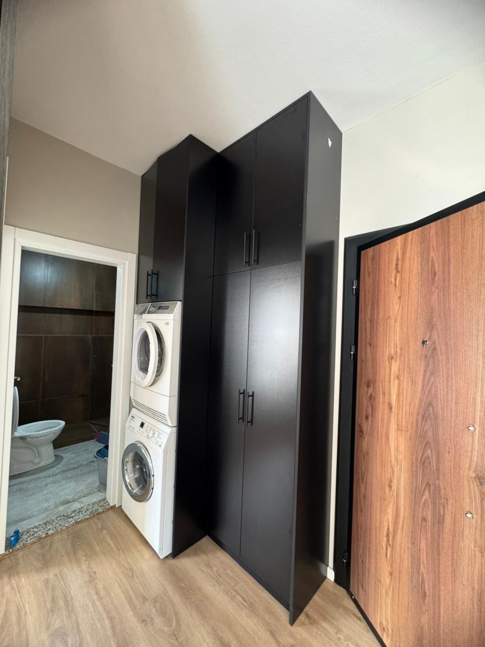 Jepet Apartament me Qira 1+1 në Astir!