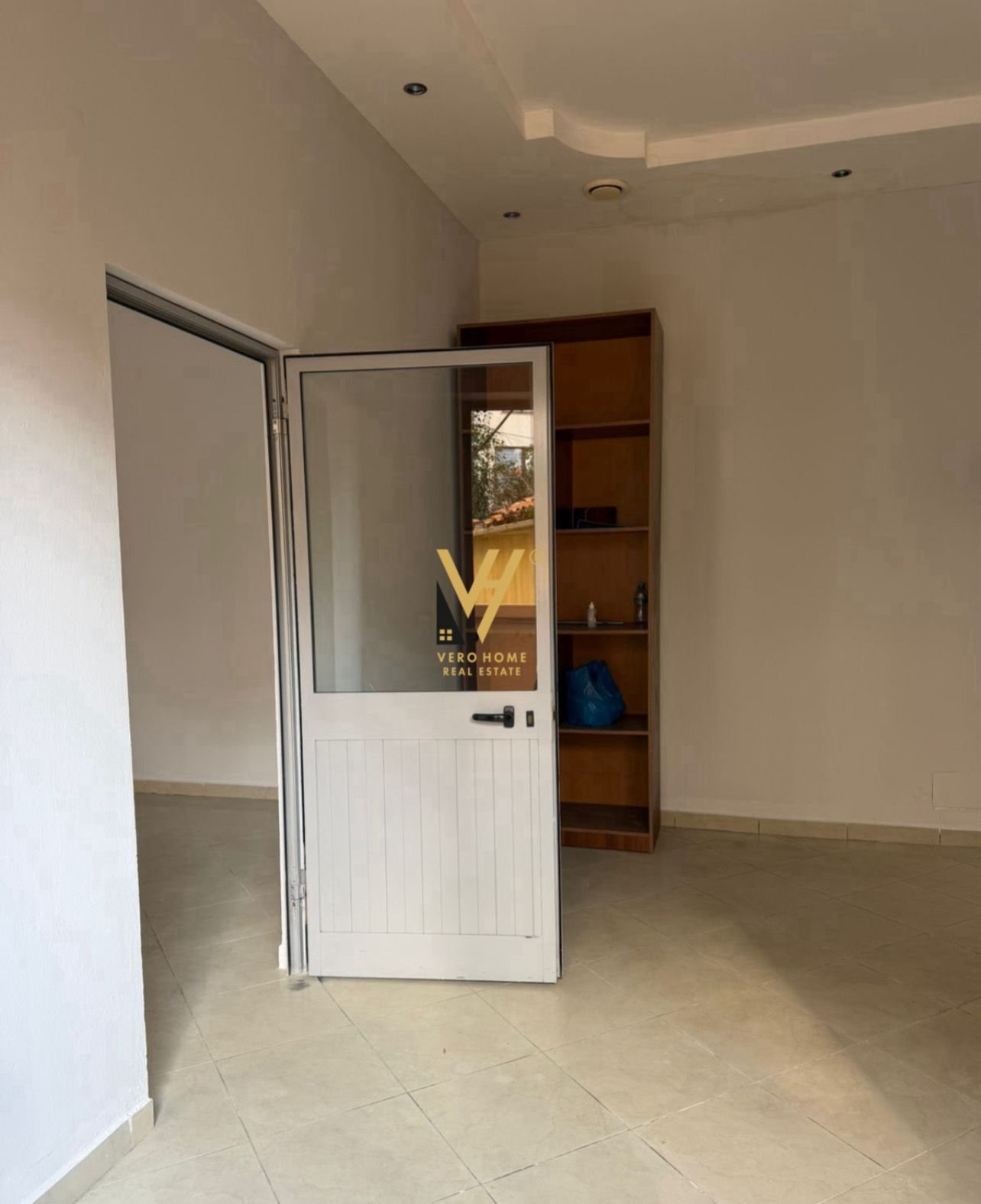 AMBIENT BIZNESI 40 M2 TE PROKURORIA 39.000 LEKE