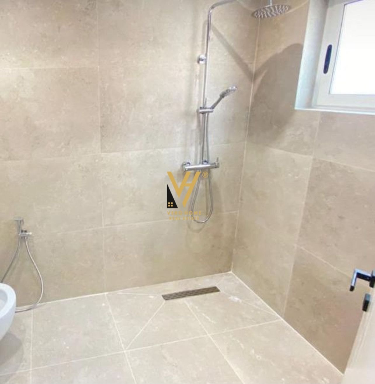 ZYRE 66 M2 ME QIRA TE KIKA1, KOMUNA E PARISIT 600