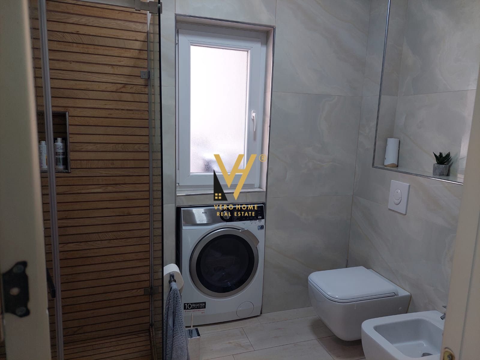 3+1+2+2BLK ME QERA TE SELVIA 1.000 EURO