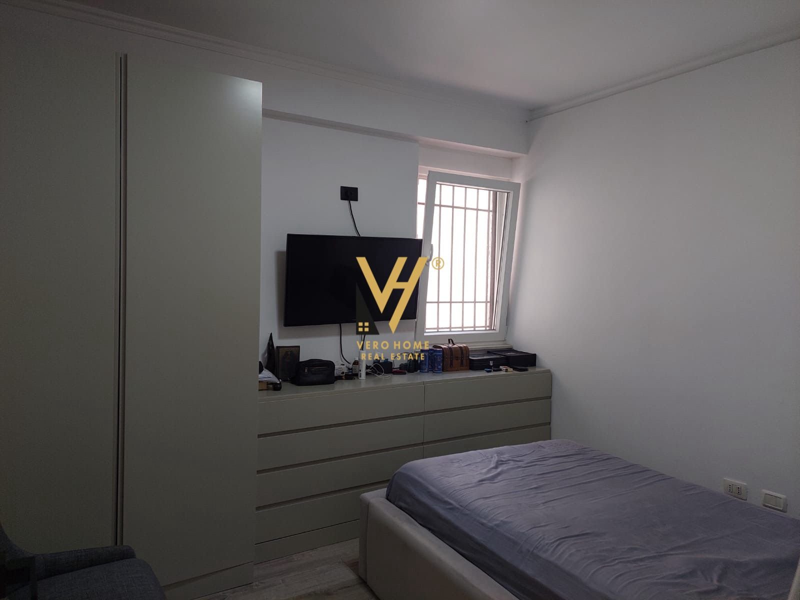 3+1+2+2BLK ME QERA TE SELVIA 1.000 EURO