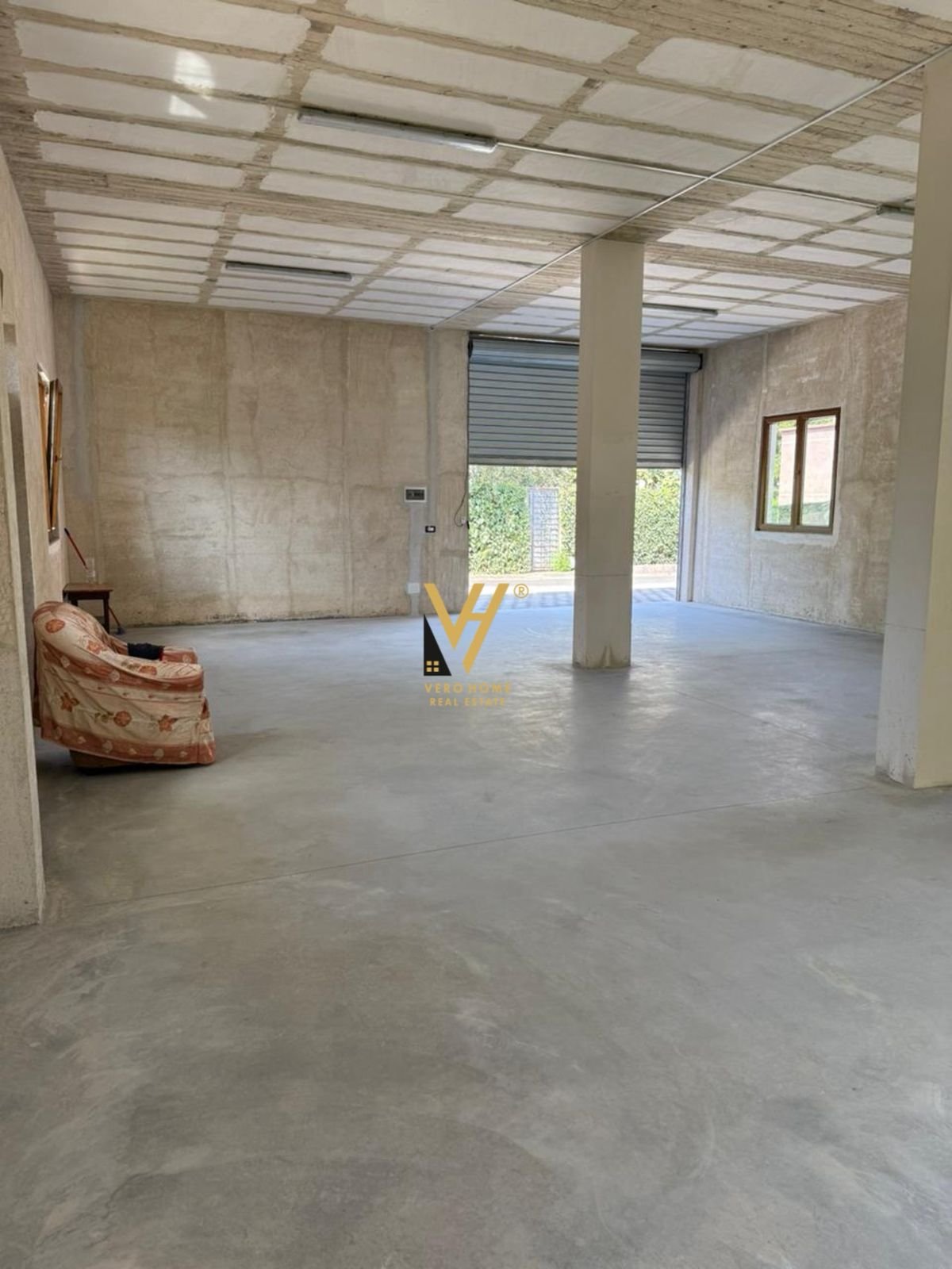 MAGAZINE 120 M2 ME QERA NE LAPRAKE 75.000 LEKE