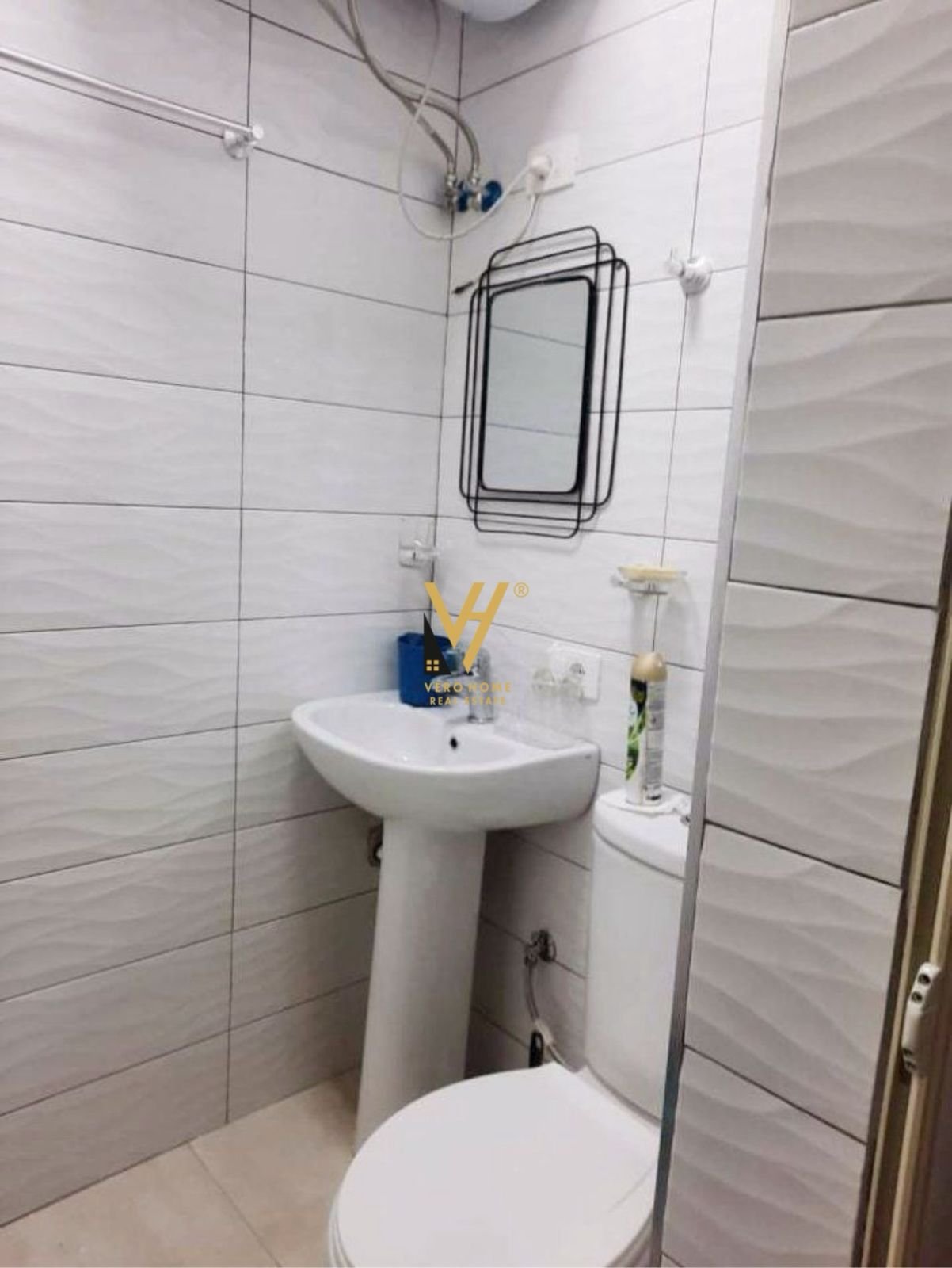 DYQAN 75 M2 TE MYSLYM SHYRI 350.000 EURO