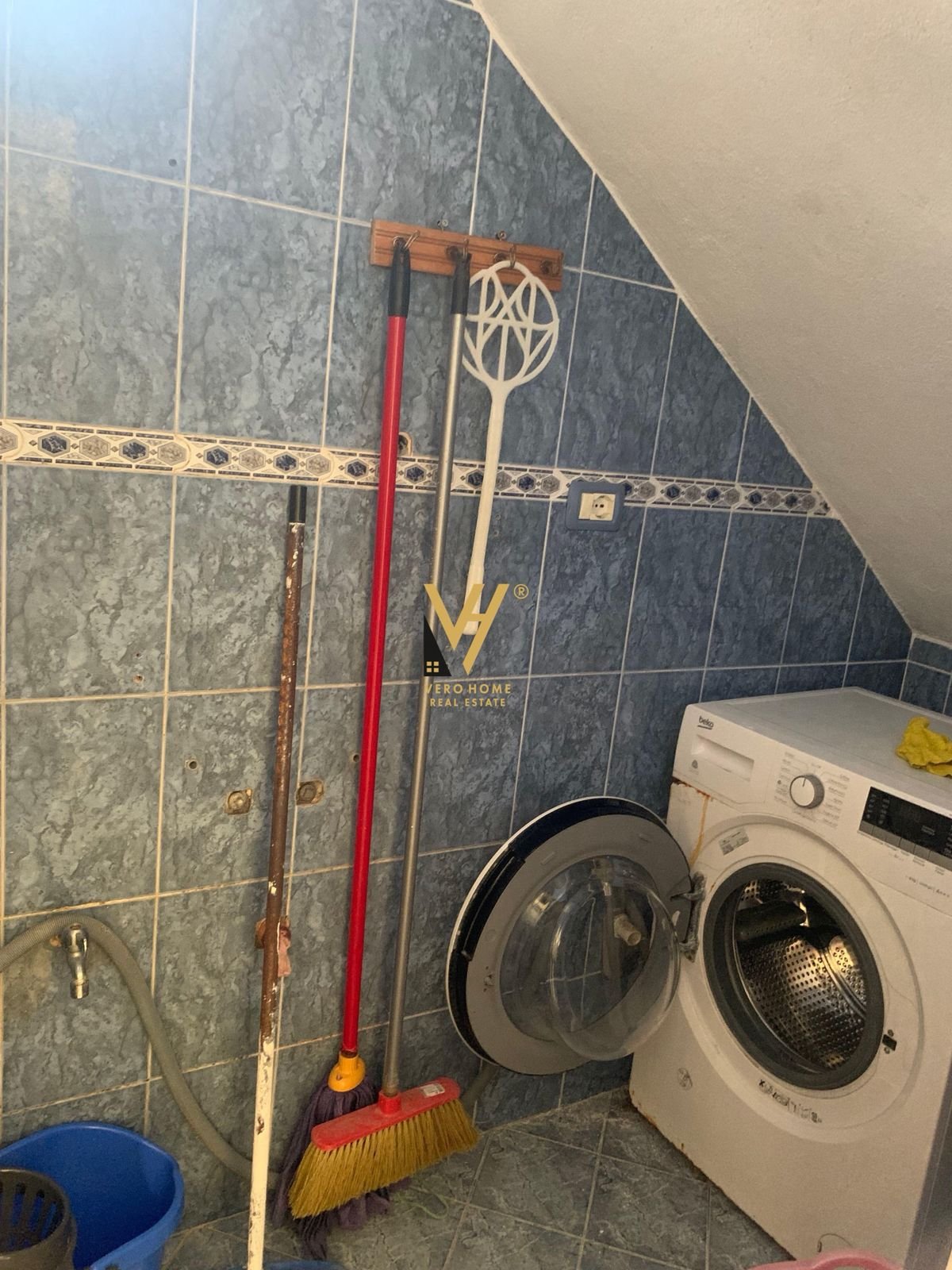 2+1+BLK ME QIRA NE PORCELAN 50.000 LEKE