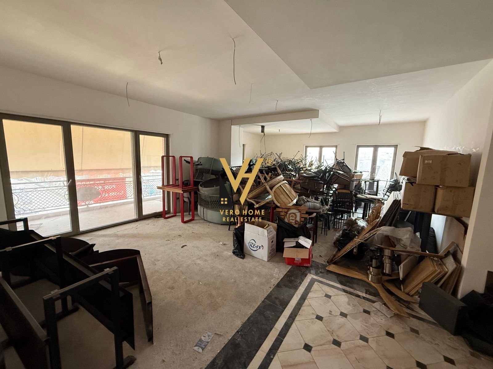 ZYRE 250 M2 ME QERA TE KOMPLEKSI DELIJORGJI 250.00