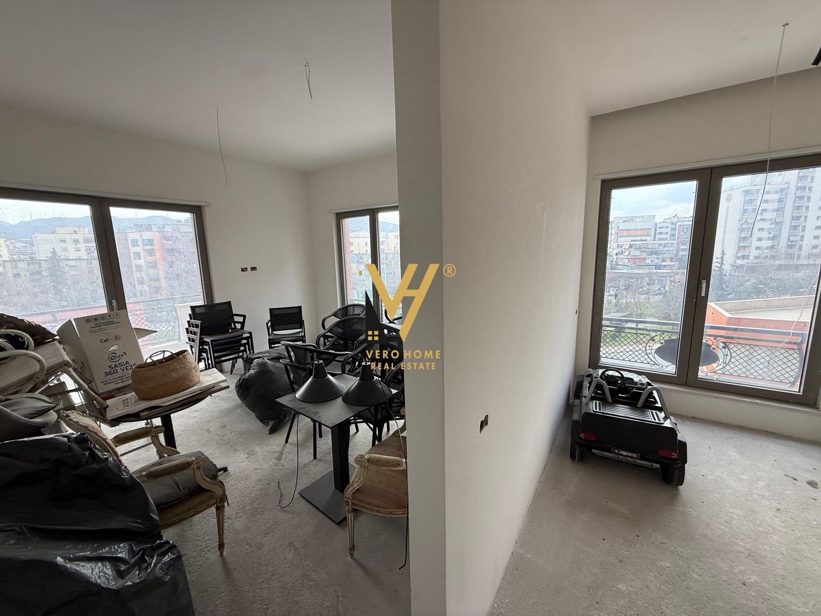 ZYRE 250 M2 ME QERA TE KOMPLEKSI DELIJORGJI 250.00