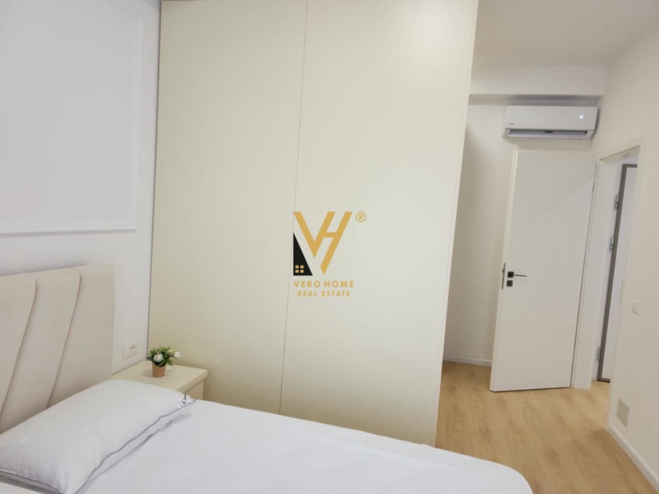 1+1 ME QERA TE KADIU, ALI DEMI 50.000 LEKE