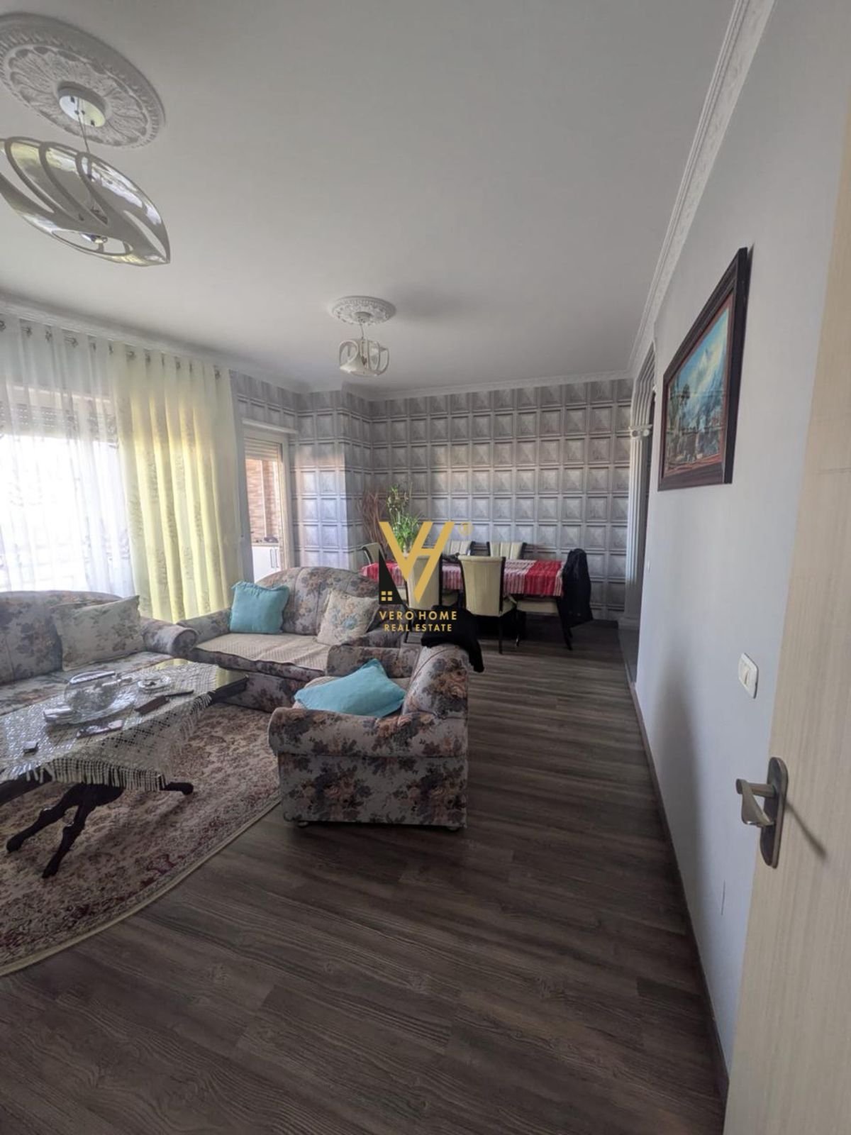 2+1+2 TE STACIONI I TRENIT 270.000 EURO