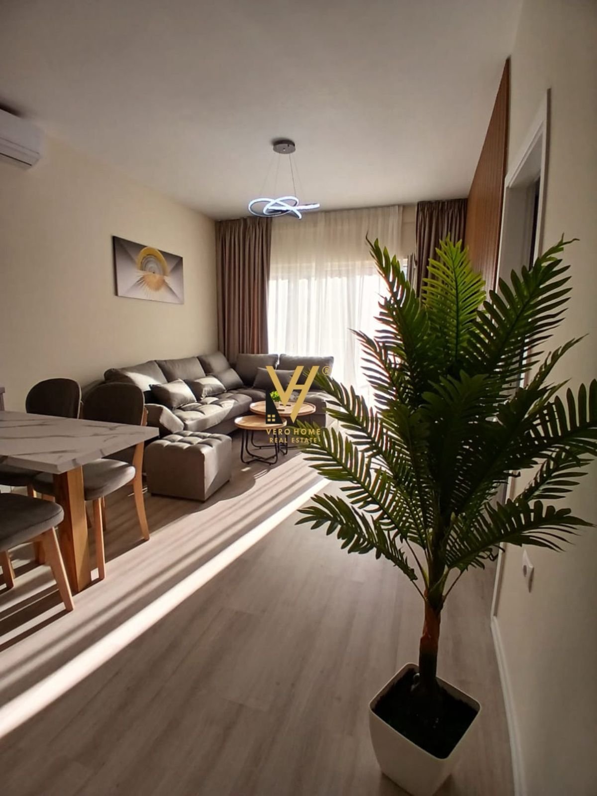 APARTAMENT 2+1+BLK ME QIRA TE ZOGU I ZI 1.000 EURO