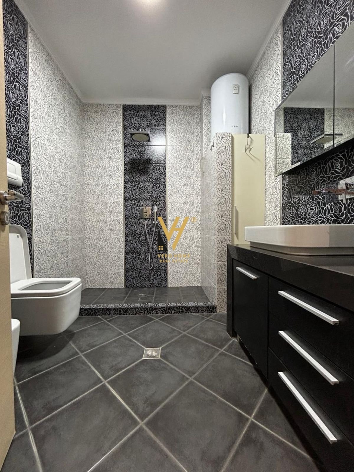 1+1+BLK TE KRISTAL CENTER 175.000 EURO