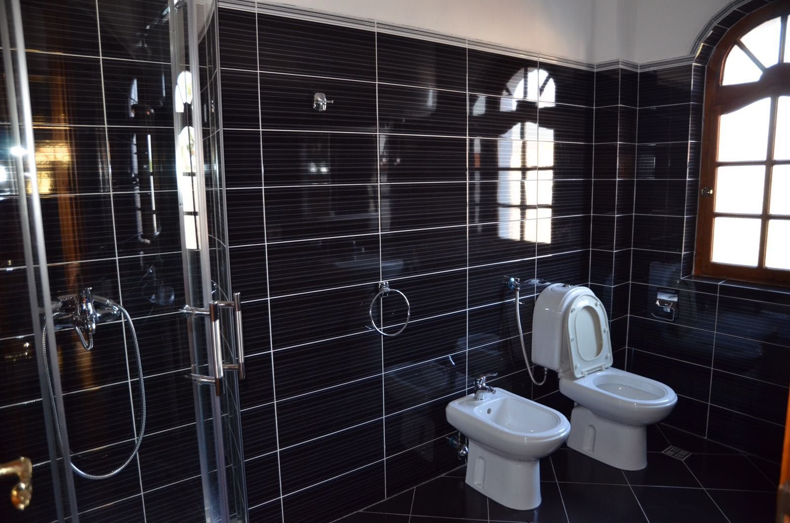 VILE 4 KATESHE TE RRUGA MIHAL GRAMENO 1.500 EURO