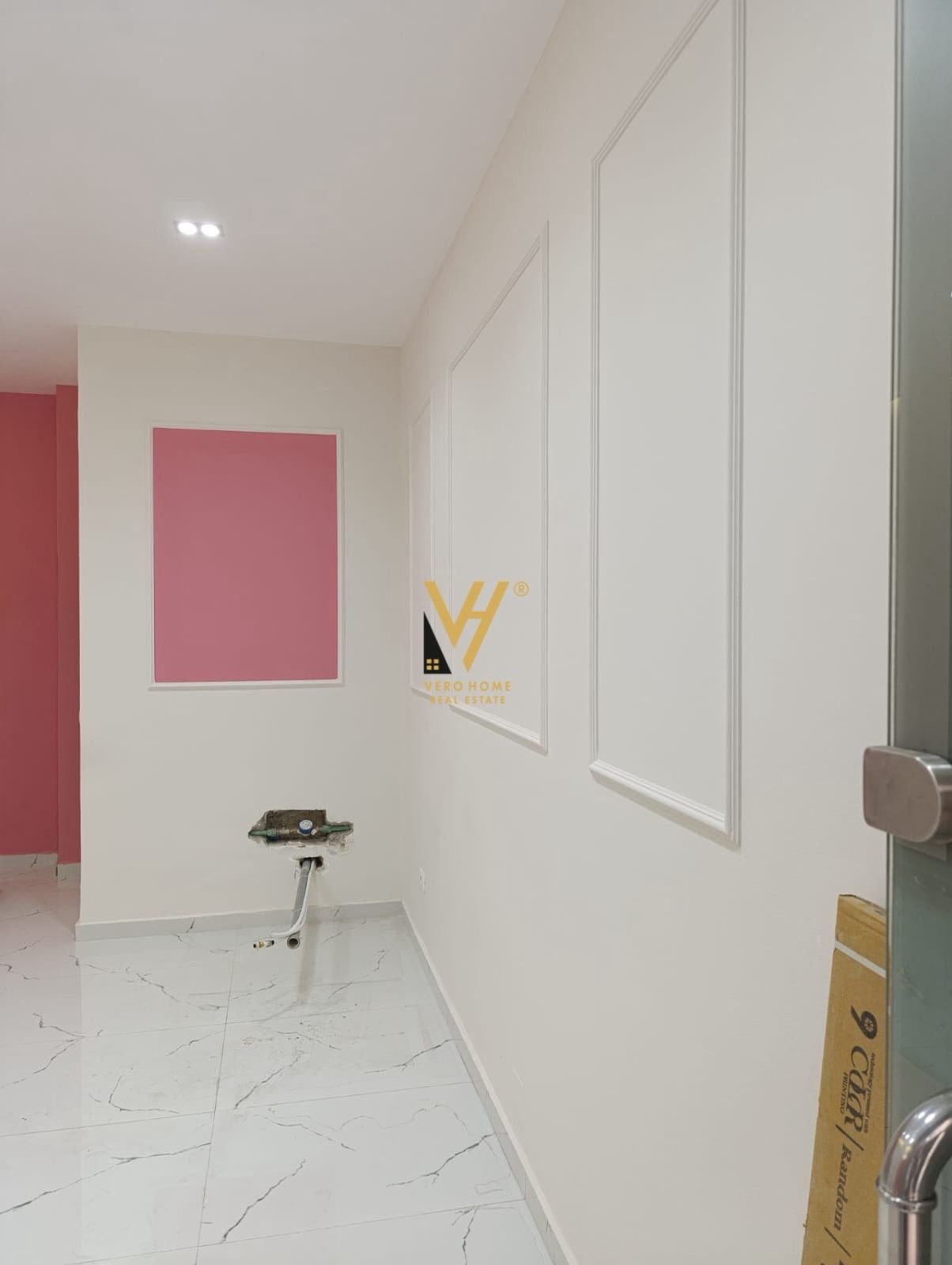 DYQAN 25 M2 ME QERA TE ISH EKSPOZITA 50.000 LEKE