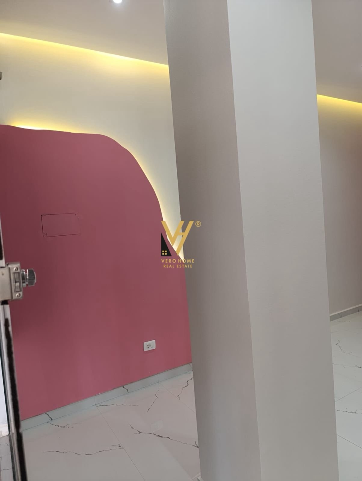 DYQAN 25 M2 ME QERA TE ISH EKSPOZITA 50.000 LEKE