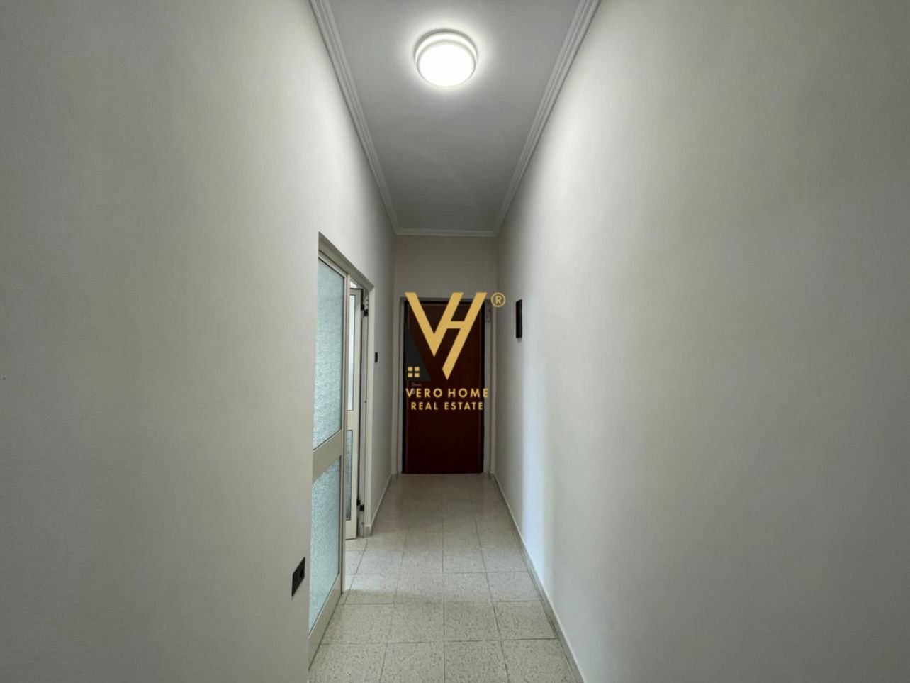 ZYRE 70 M2 ME QIRA TE SHALLVARET 700 EURO