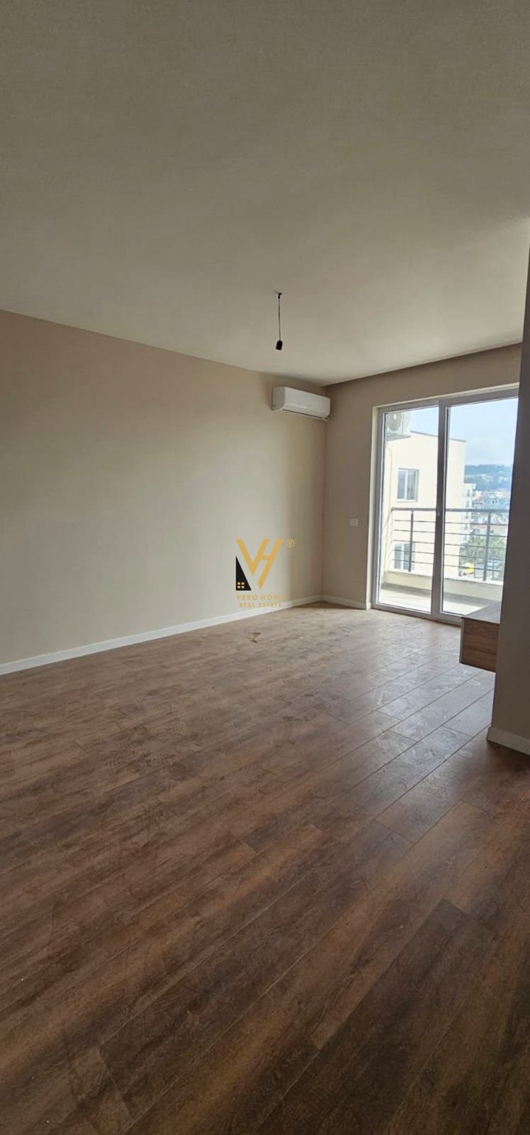 1+1+BLK NE GOLEM 120.700 EURO