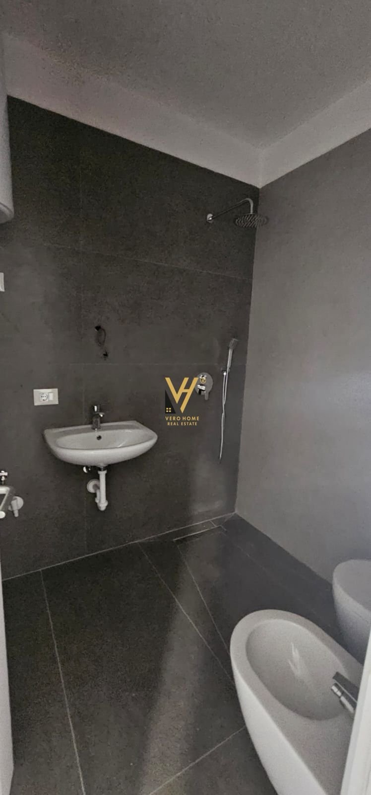 1+1+BLK NE GOLEM 120.700 EURO