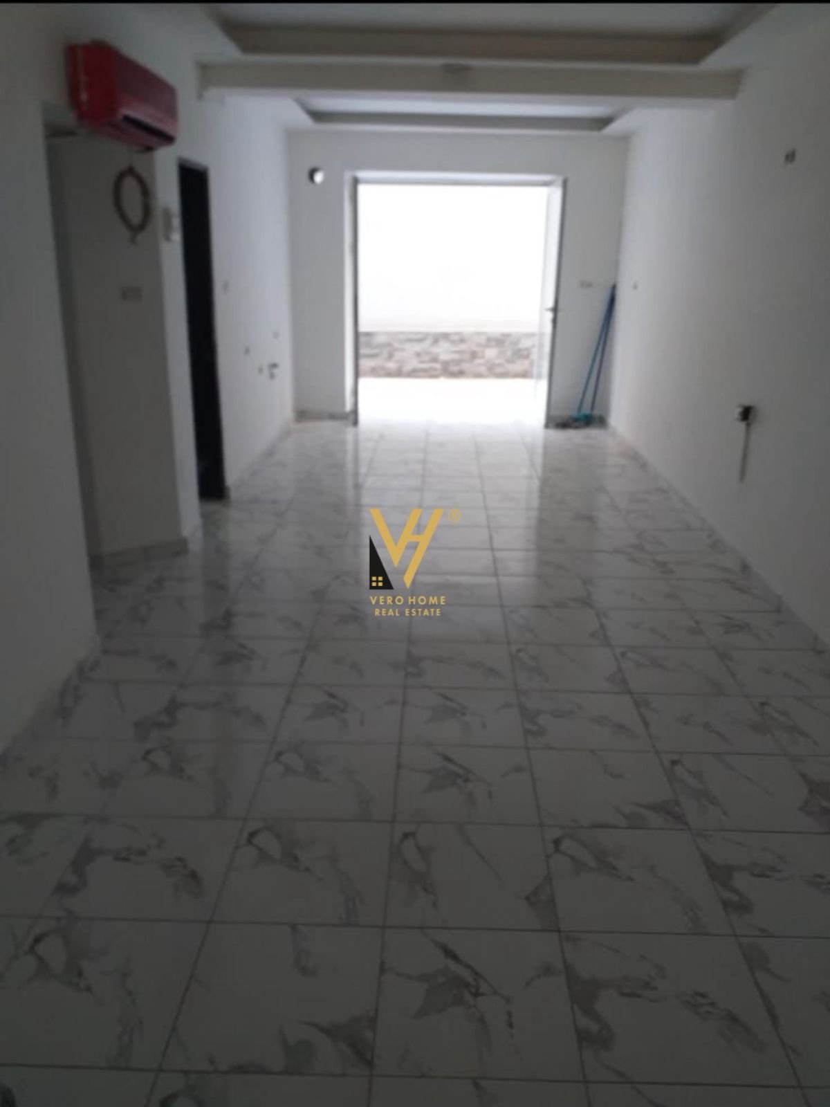 MAGAZINE 60 M2 ME QERA TE RRUGA E DIBRES 40.000 LE