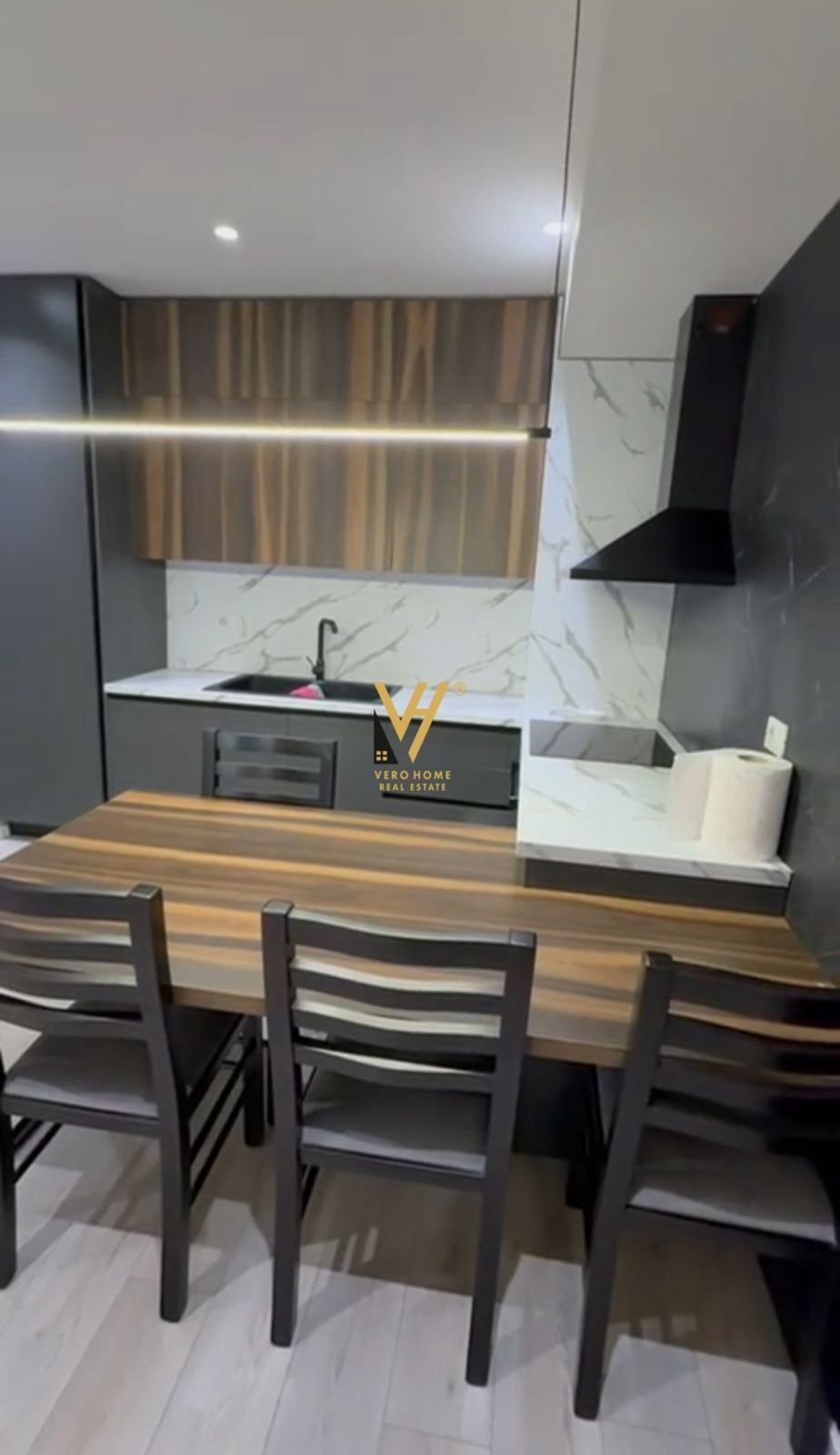 1+1+BLK ME QERA TE UNAZA E RE 65.000 LEKE