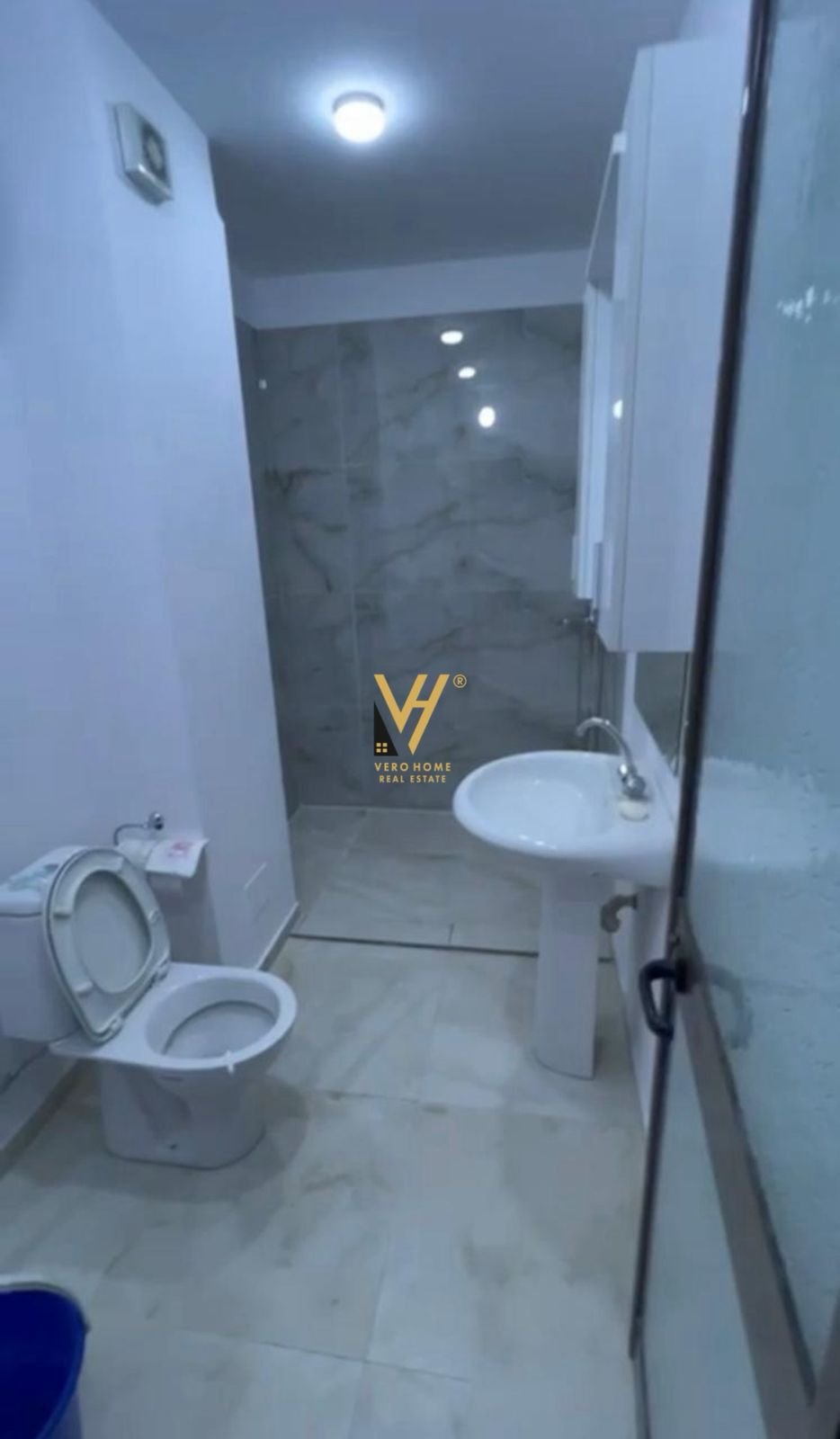 ZYRE 124 M2 ME QIRA TE SQUARE 21, RR. KAVAJES 80.0