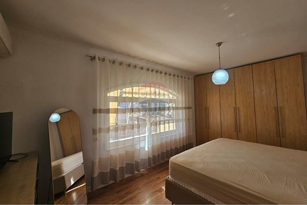 Jepet apartament 1+1 per qira tek rruga e Barrikad